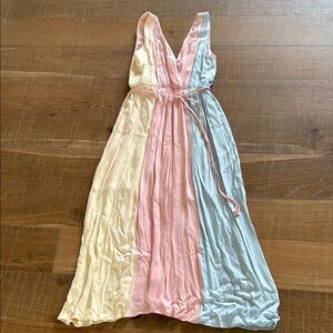 Storia Pastel V-Neck Dress